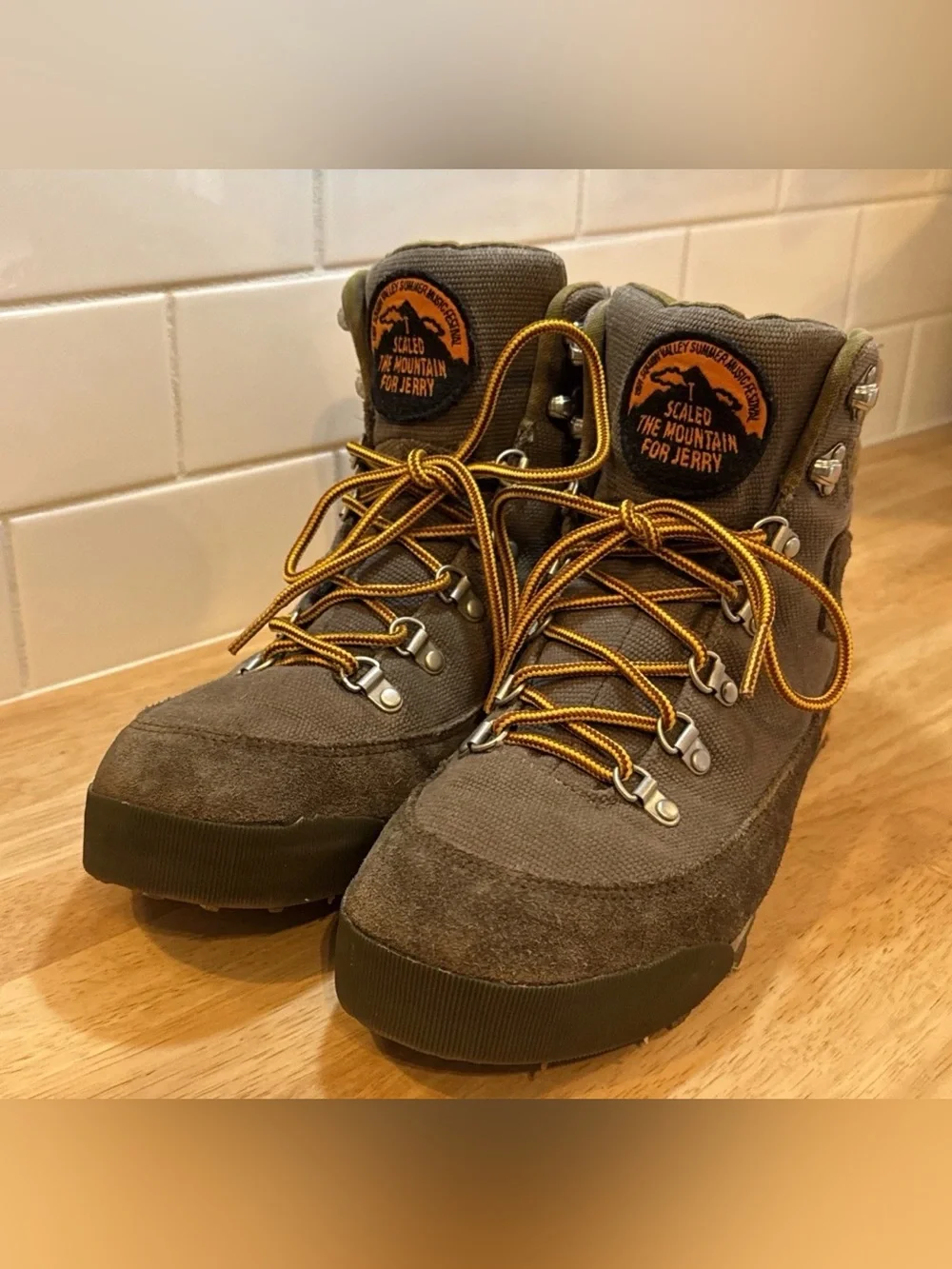 North Face Back To Berkeley Mid Hiking Sports Boot Sneaker Mens Size 8 READ DESC